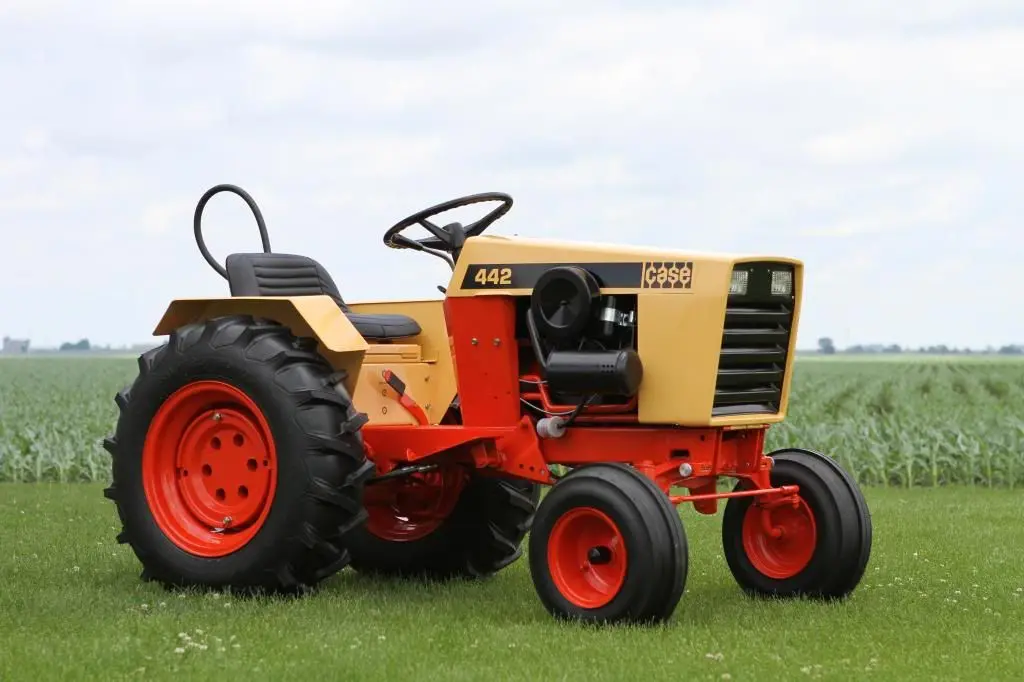 Case Ih 220 222 & 442 Compact Tractors Official Operator's Manual 1