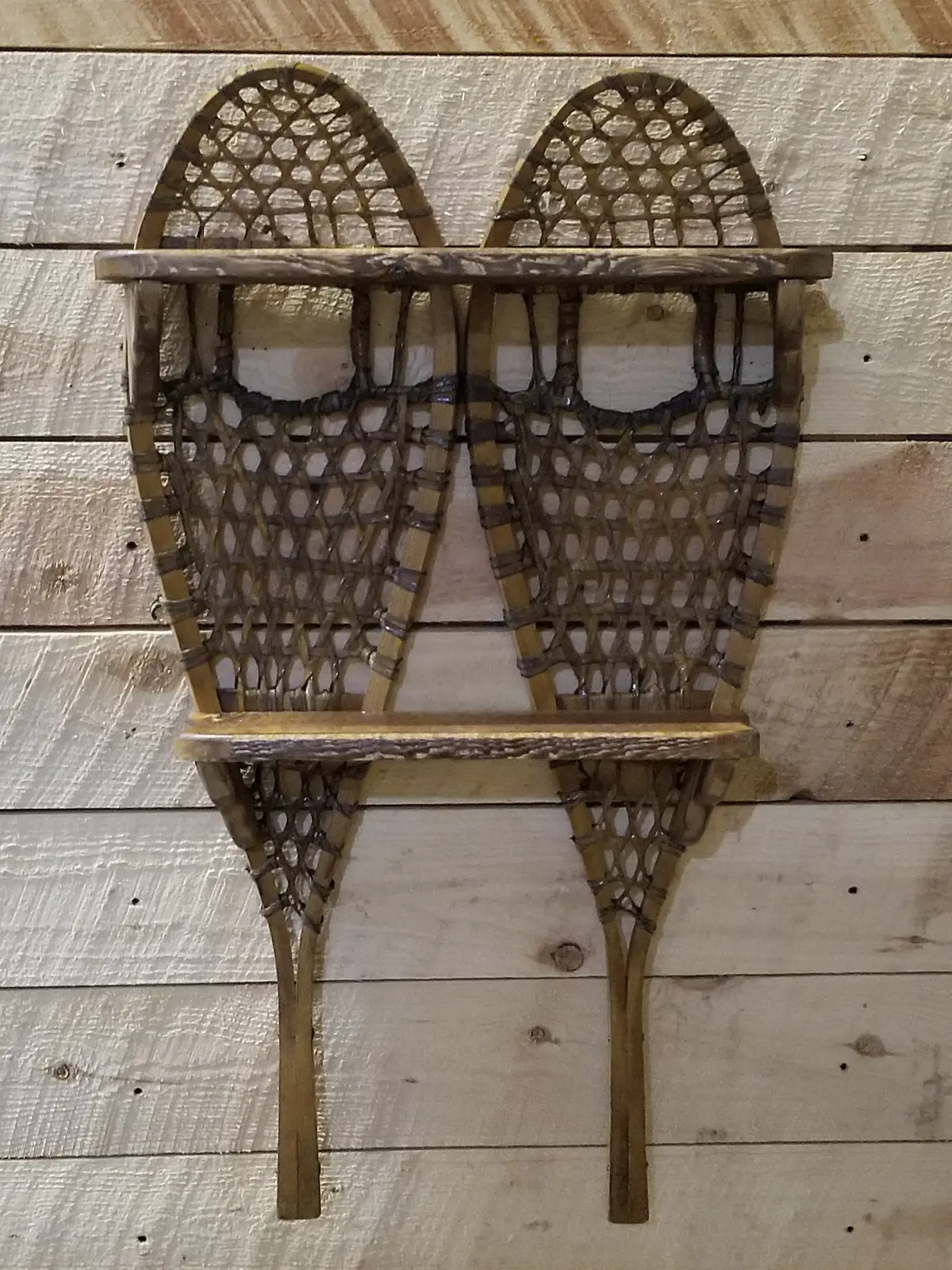 Double Snowshoe Shelf 1