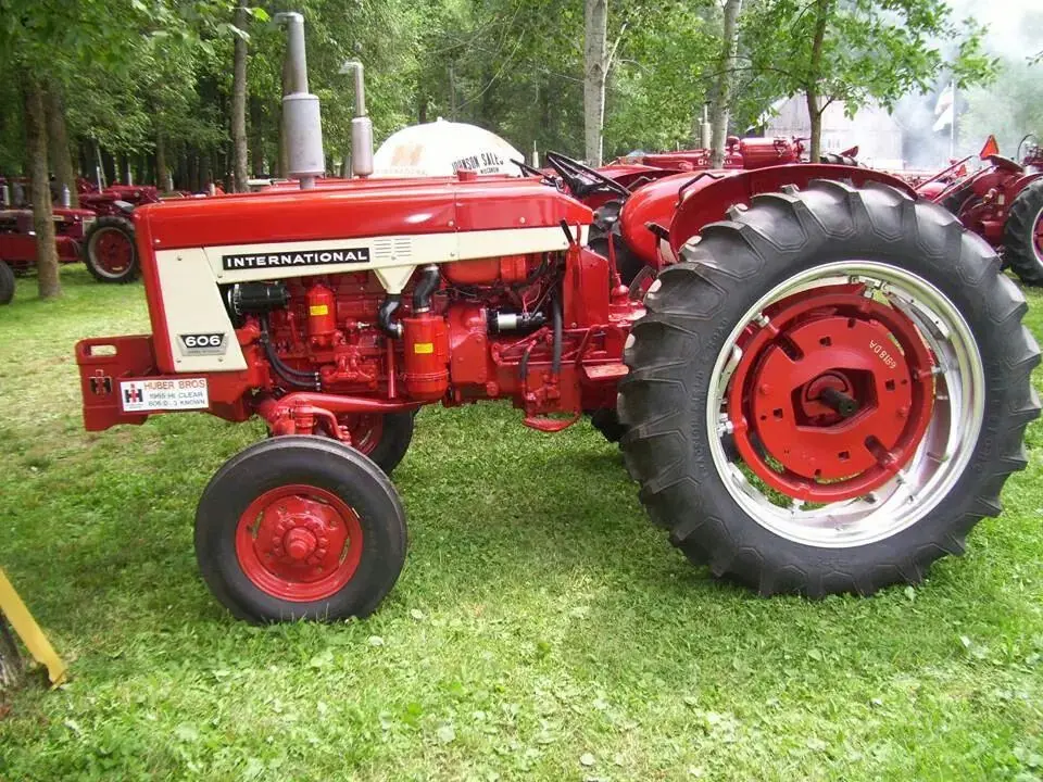 Case Ih 606 Tractors Official Operator's Manual 1