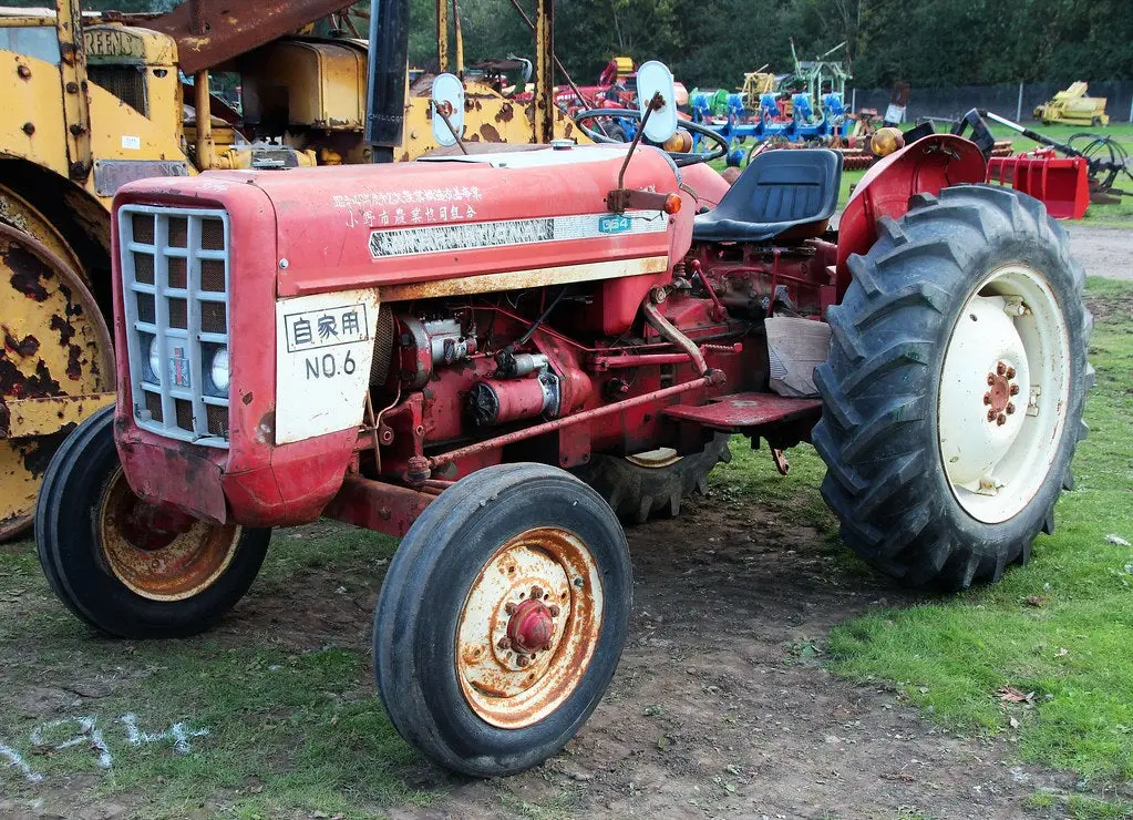 Case Ih 354 & 2300 Tractors Official Operator's Manual 1