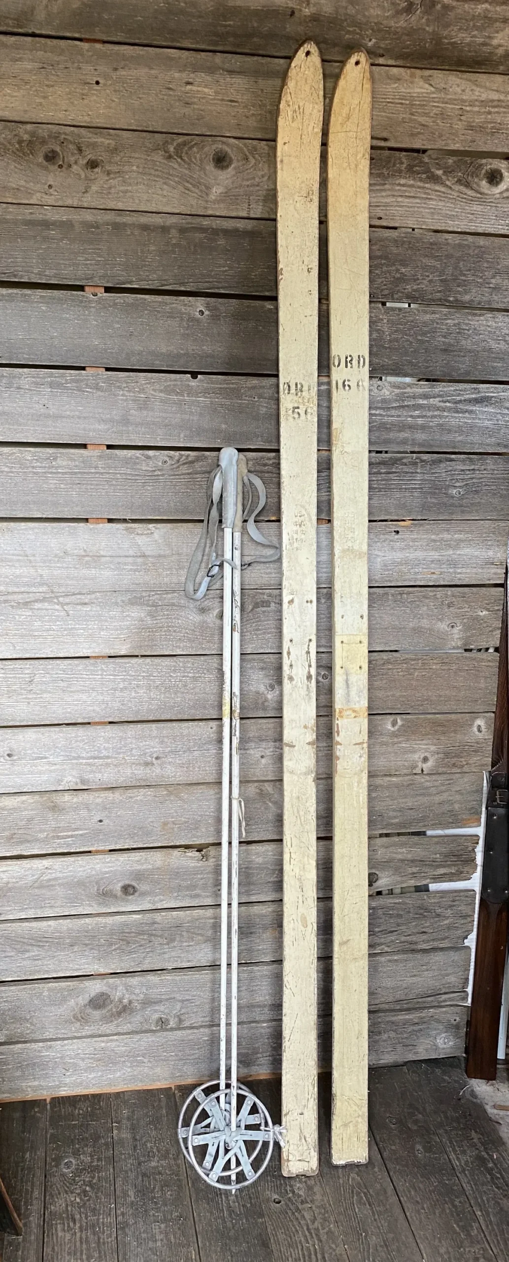 Us Military 10Th Mountain - Vintage Skis With Poles 1
