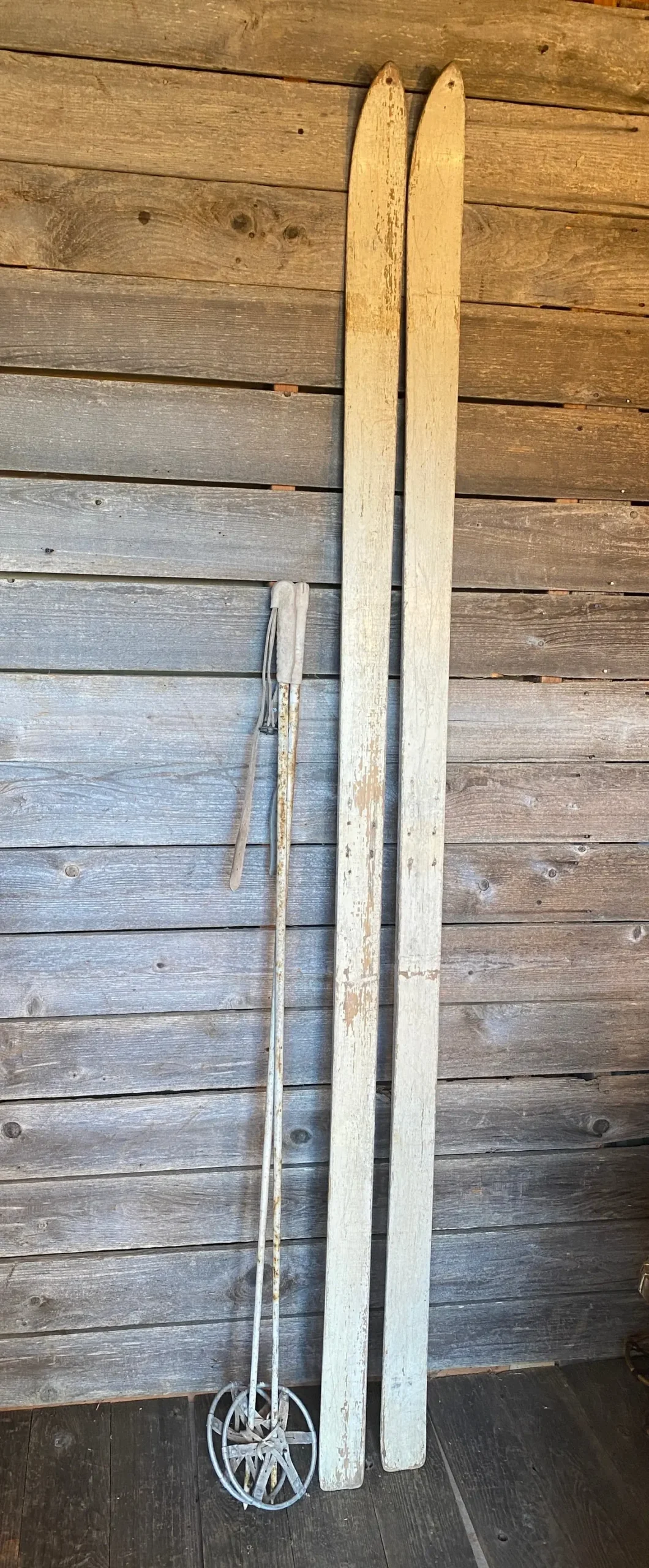 10Th Mountain Division - Vintage Skis - Unmounted - With Poles 1