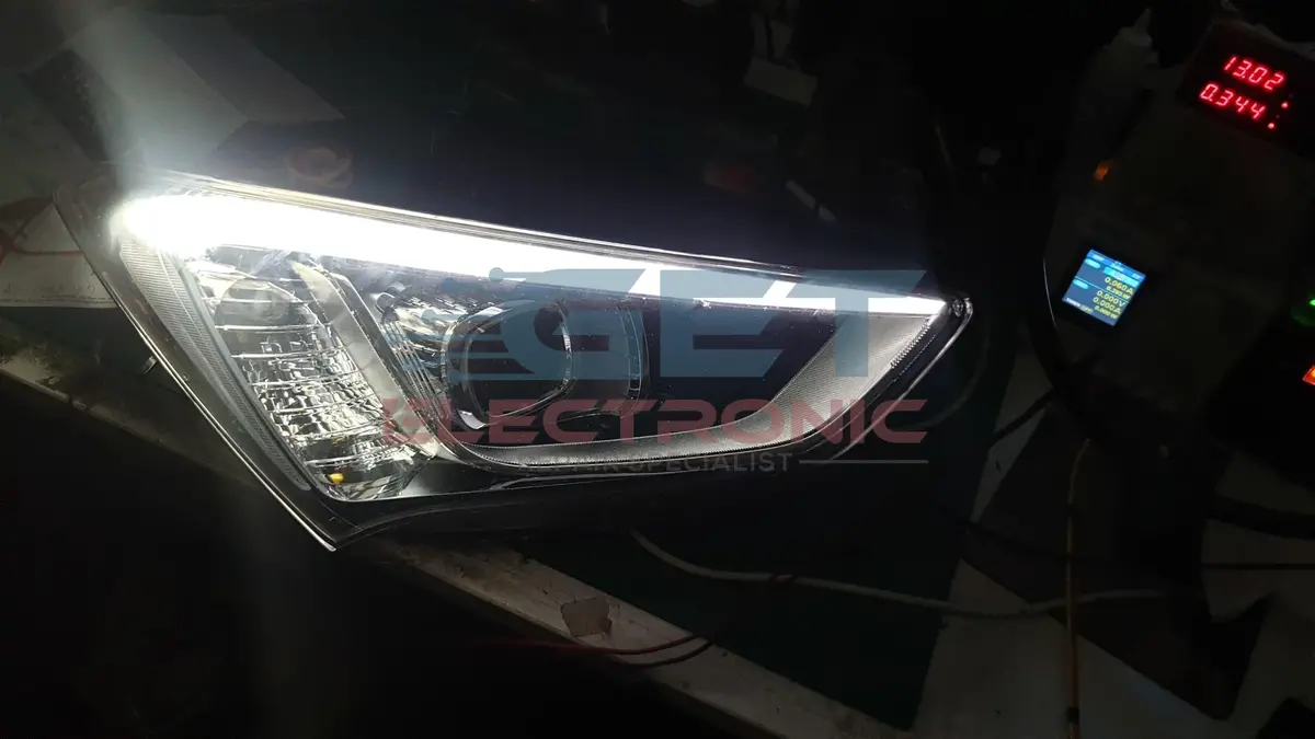 Hyundai Santa Fe Headlight / Park Light Repair – Failed Led Module (2015) 1
