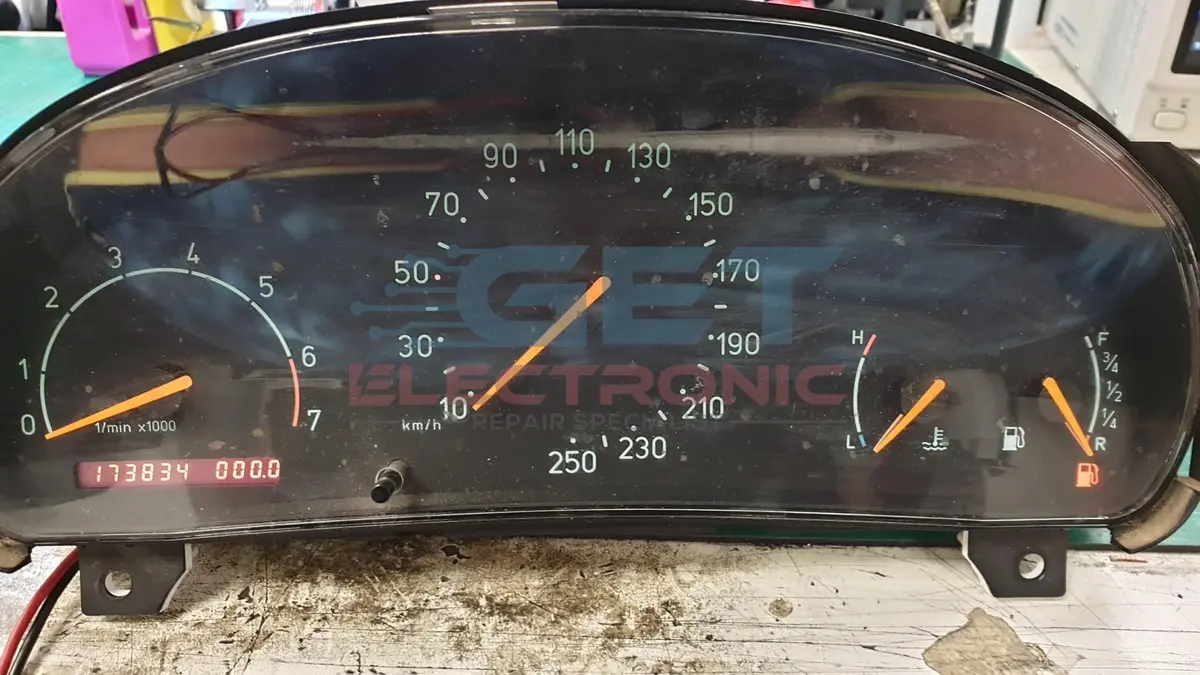 Saab 900 Instrument Cluster Repair – Dead Unit (1993–1998) 1