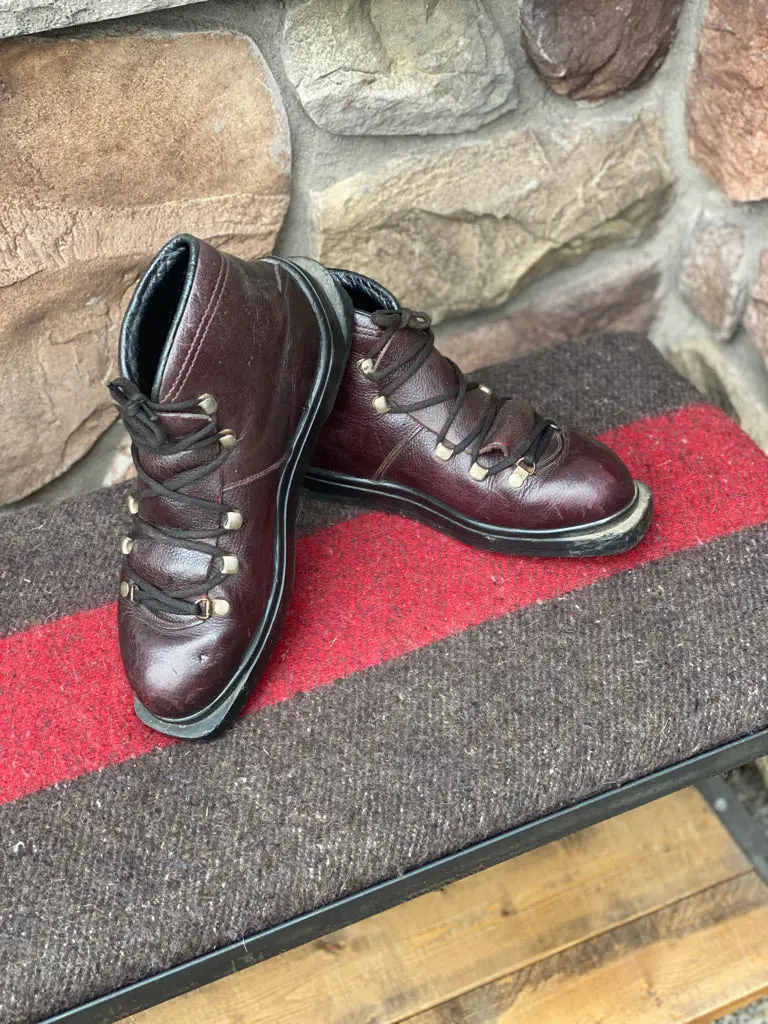 Classic Leather Skiing Boots 1