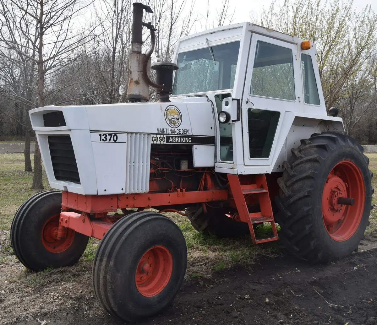 Case Ih 1370 Tractor Official Operator's Manual 1