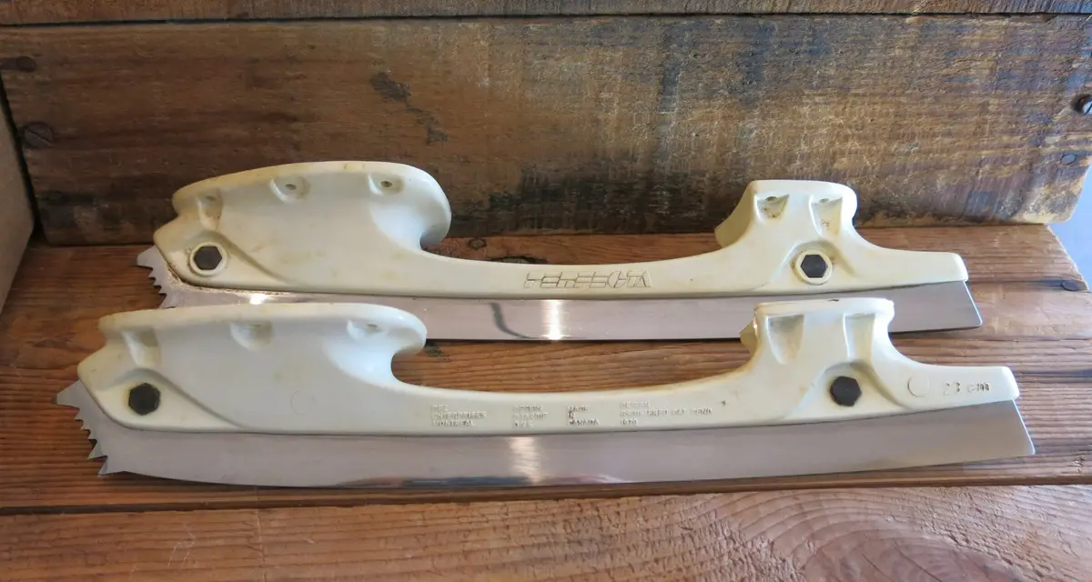 Perfecta Vintage Ice Skates 1