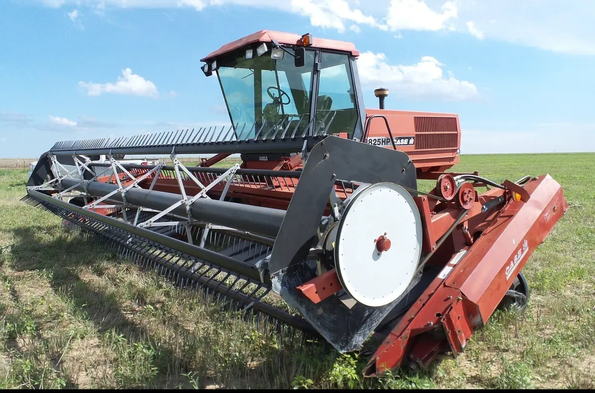 Case Ih 8825 & 8825Hp Windrower Tractors Official Operator's Manual 1