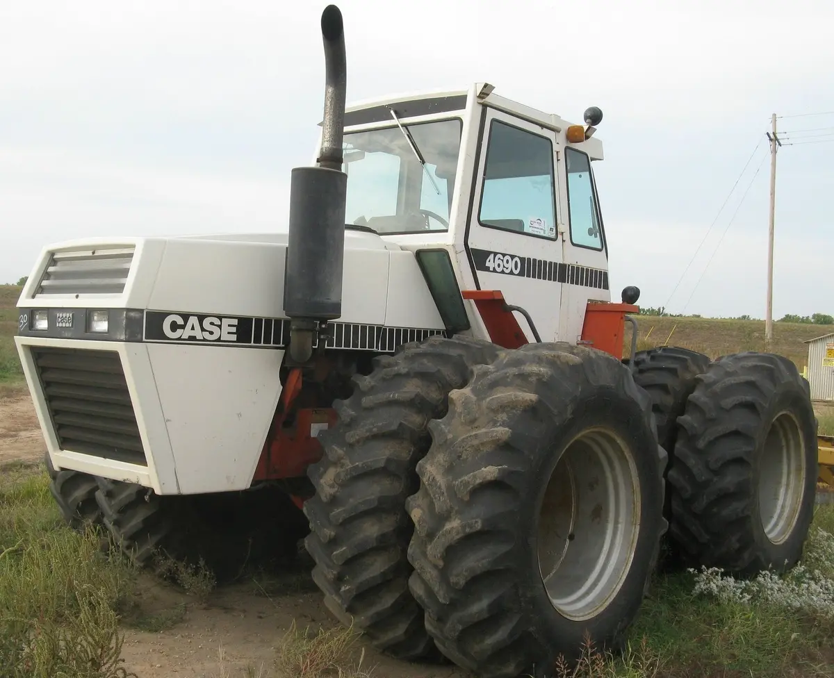 Case Ih 4690 Tractor Official Operator's Manual 1