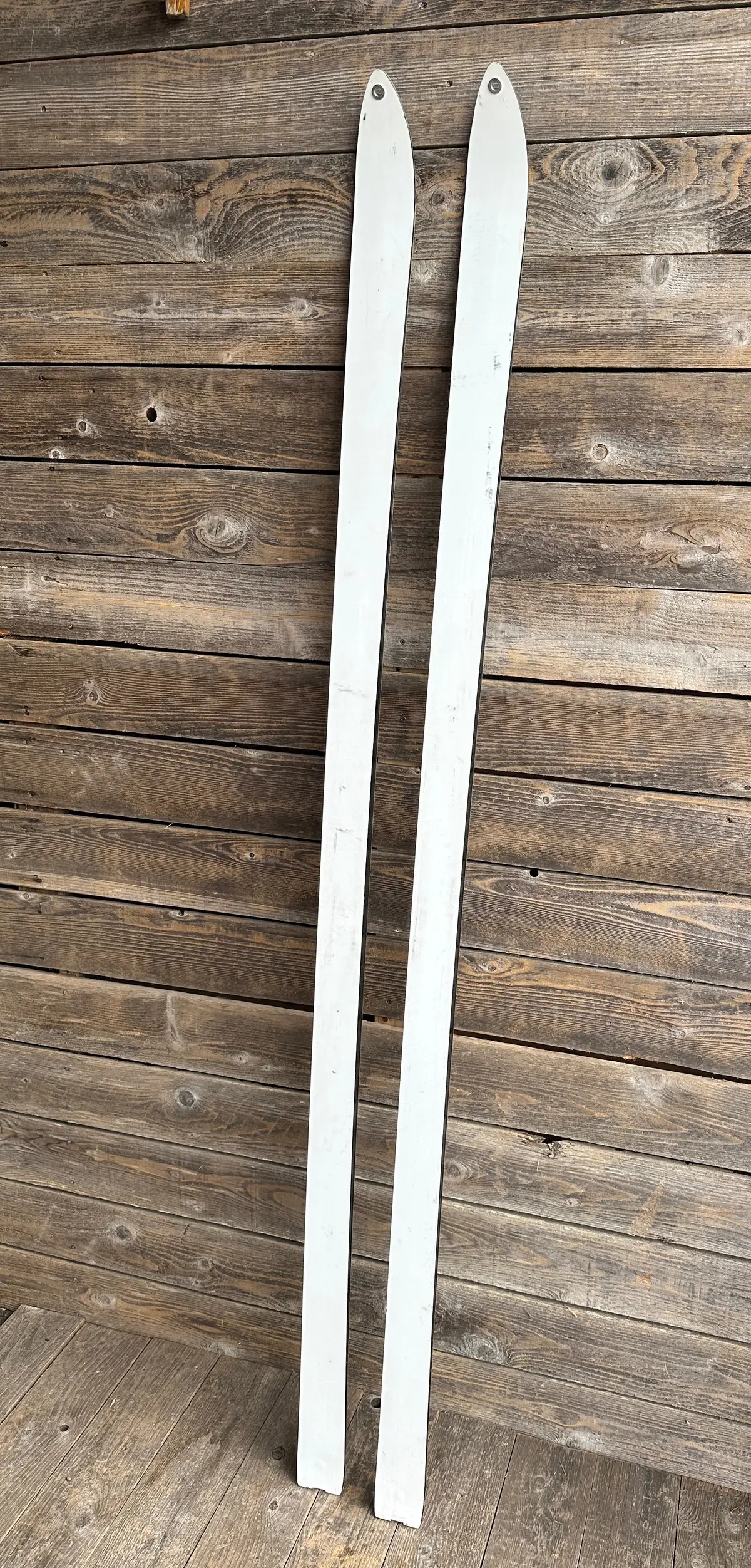 1970S White Canadian Army Skis 1