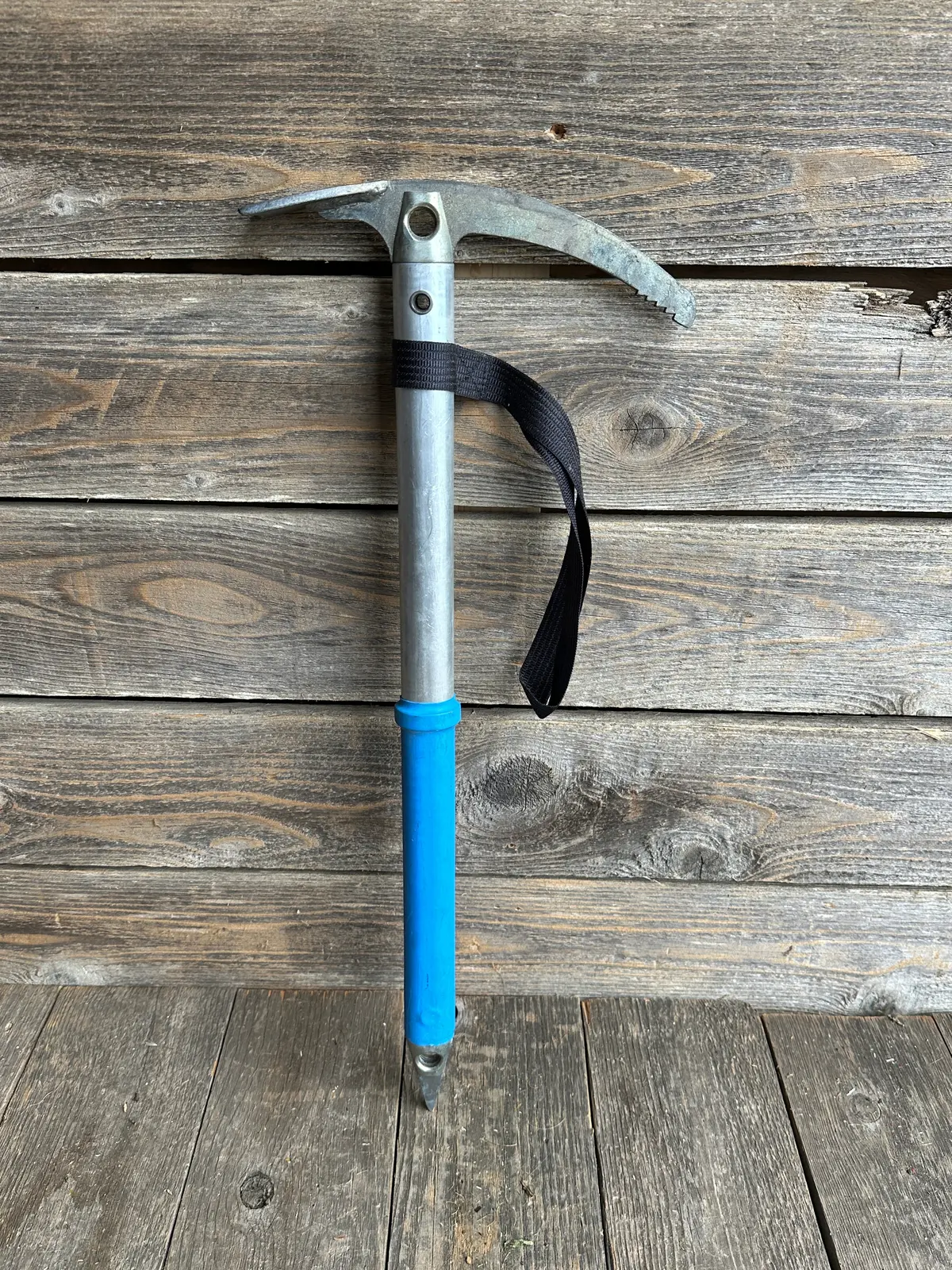 Vintage Mountaineering Axe - Russian Blue 1
