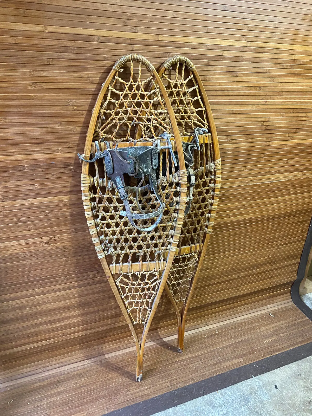Antique Trapper Snowshoes - 44" 1