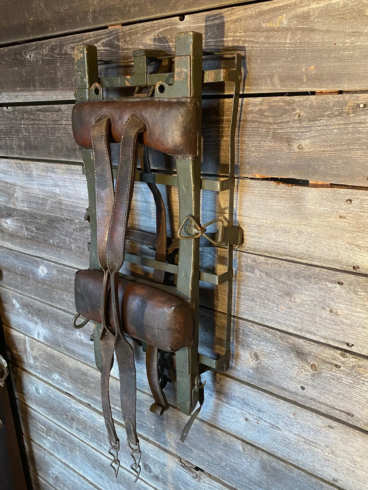 Vintage Frame Backpack With Leather Pads And Straps 1