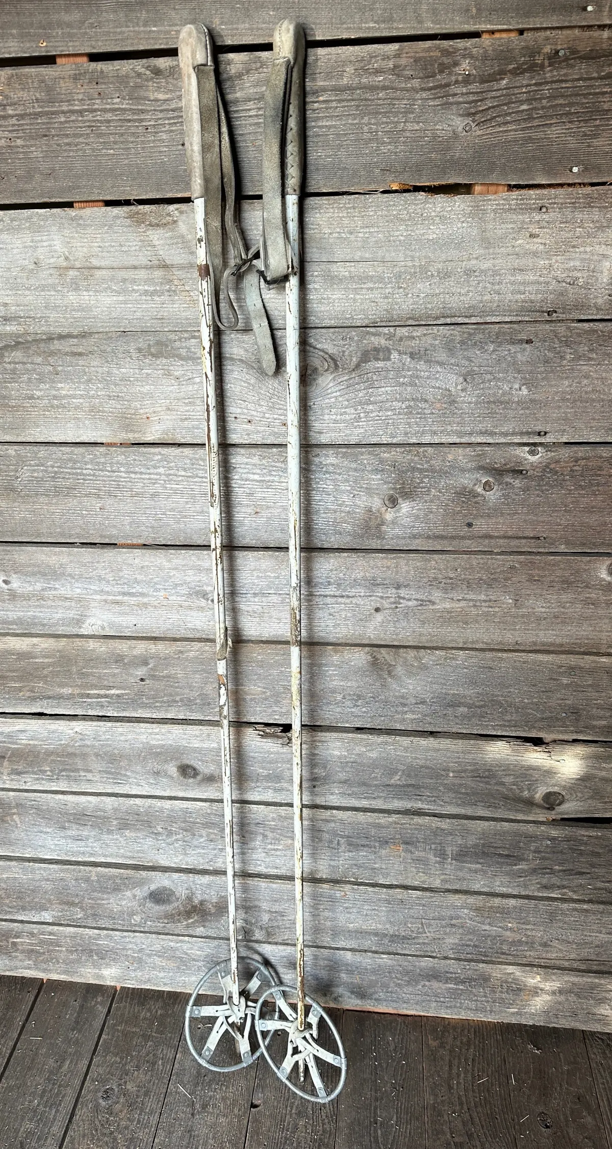 Vintage White 10Th Mountain Division Us Ski Poles 1