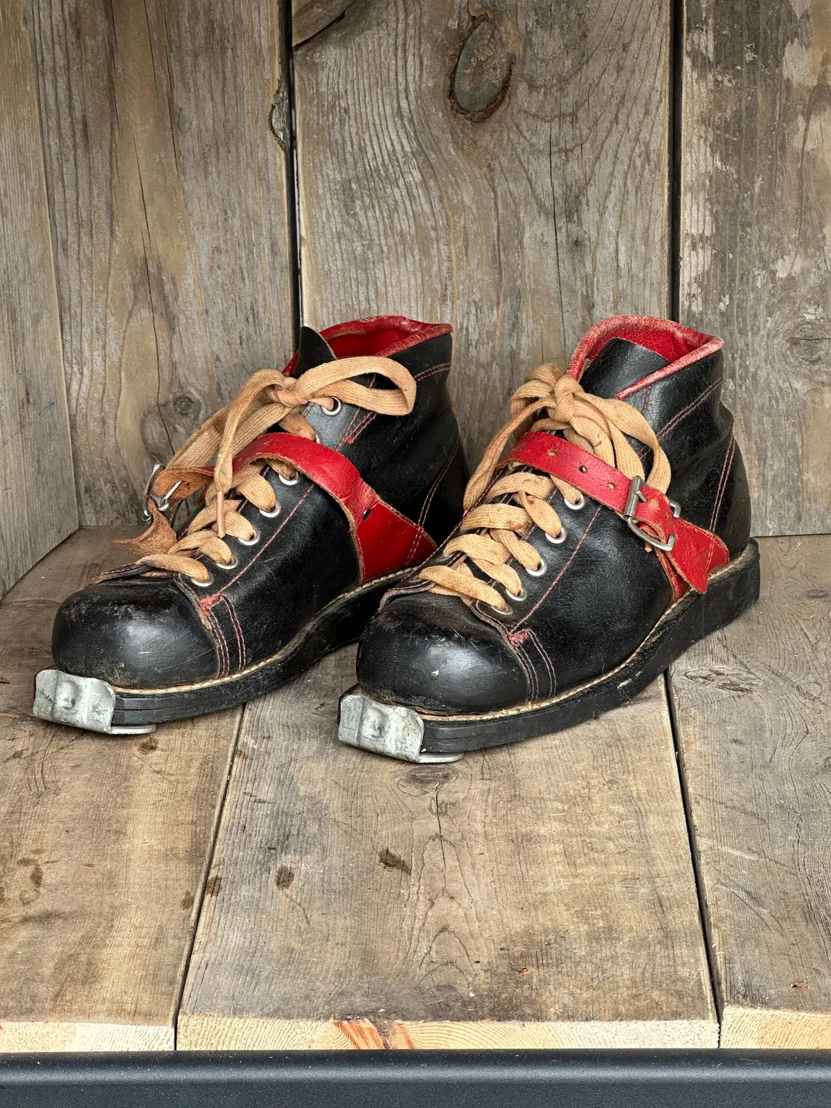 Vintage Black/Red Leather Ski Boots 1
