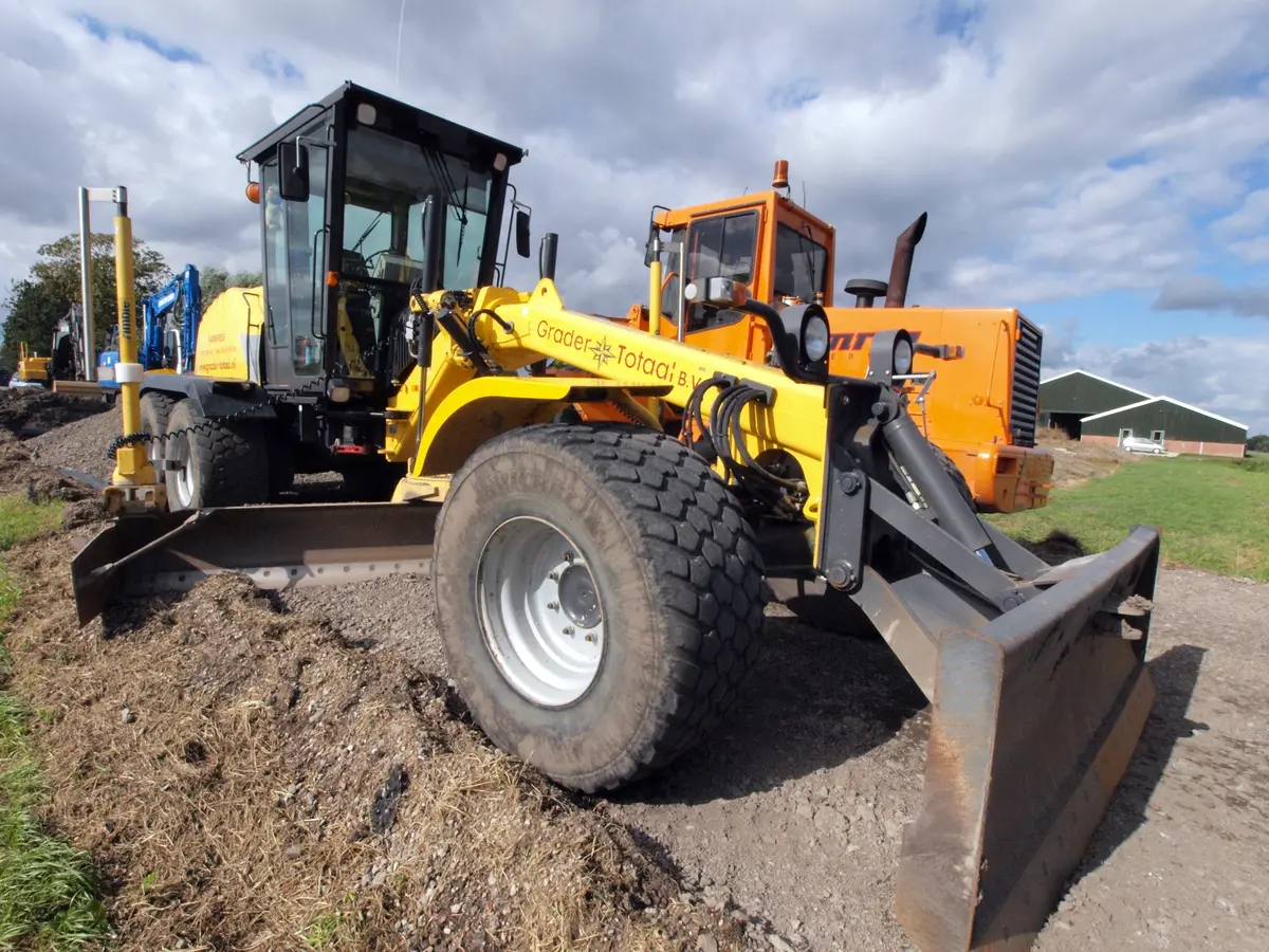 New Holland F106.6 F106.6A F156.6 F156.6A Grader Official Workshop Service Repair Technical Manual 1
