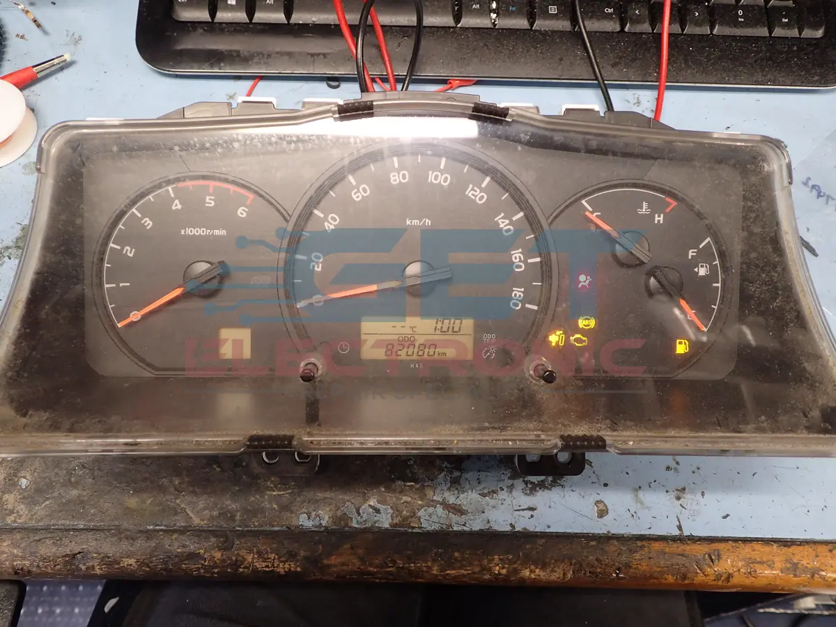 Toyota Hiace 5Th Generation (H200), 2004-2019 Instrument Cluster - Indicator Flasher Repair. 1
