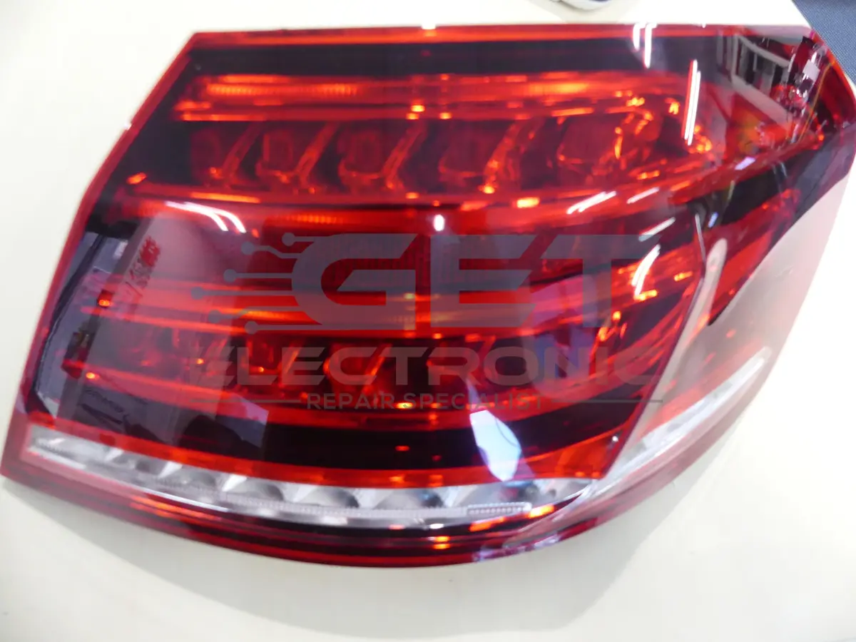 Mercedes-Benz W212 E-Class Tail Lamp Repair 1