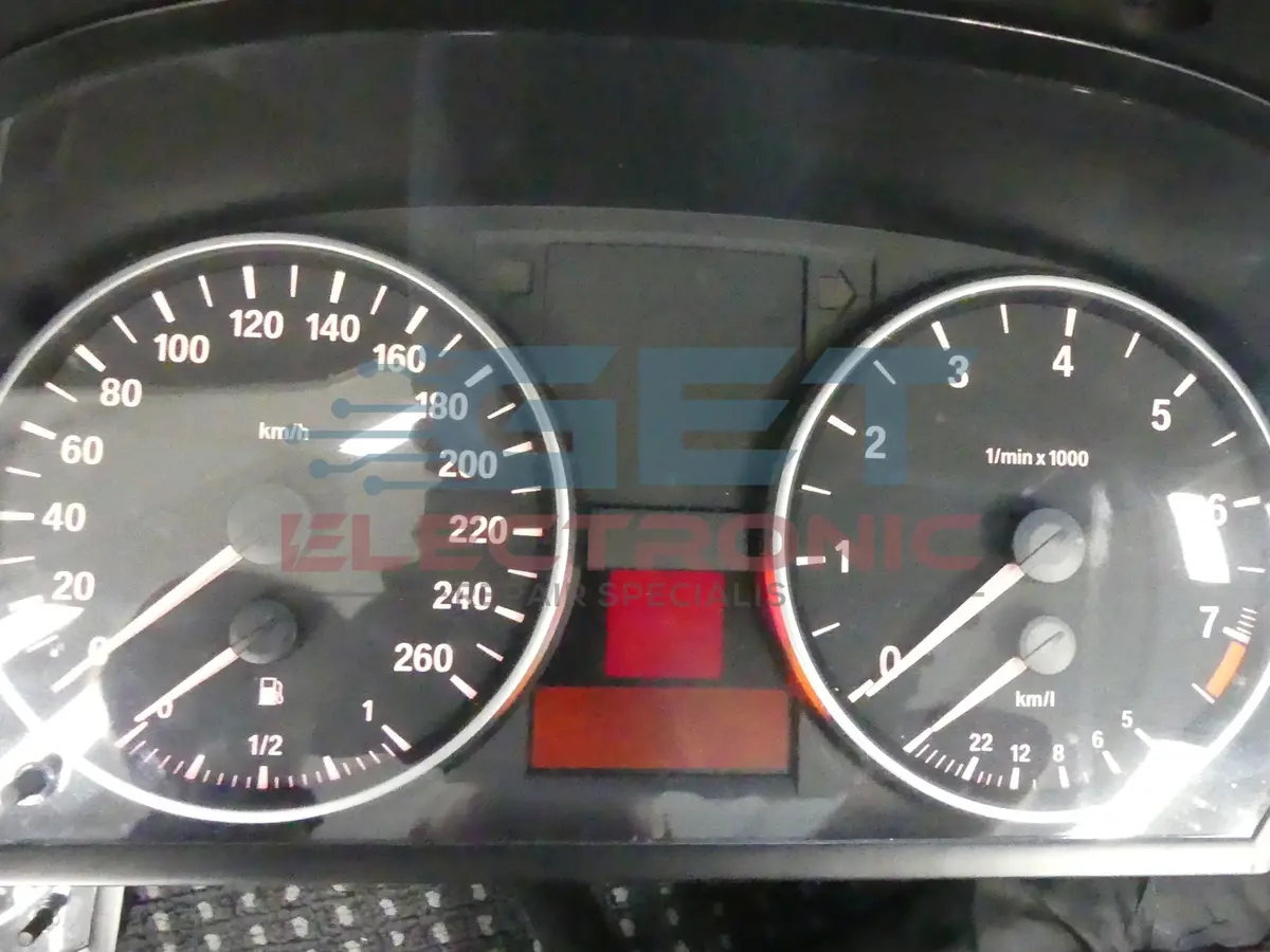 Bmw E90 / E92 / E93 – Instrument Cluster No Power Repair 1