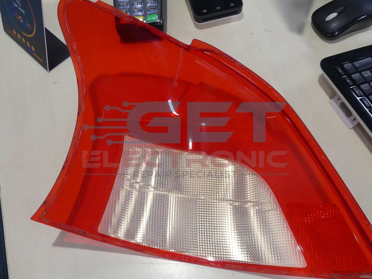 💡 Tail Light Repair – Lens Removal &  Lamp Internal Refurbishment 1
