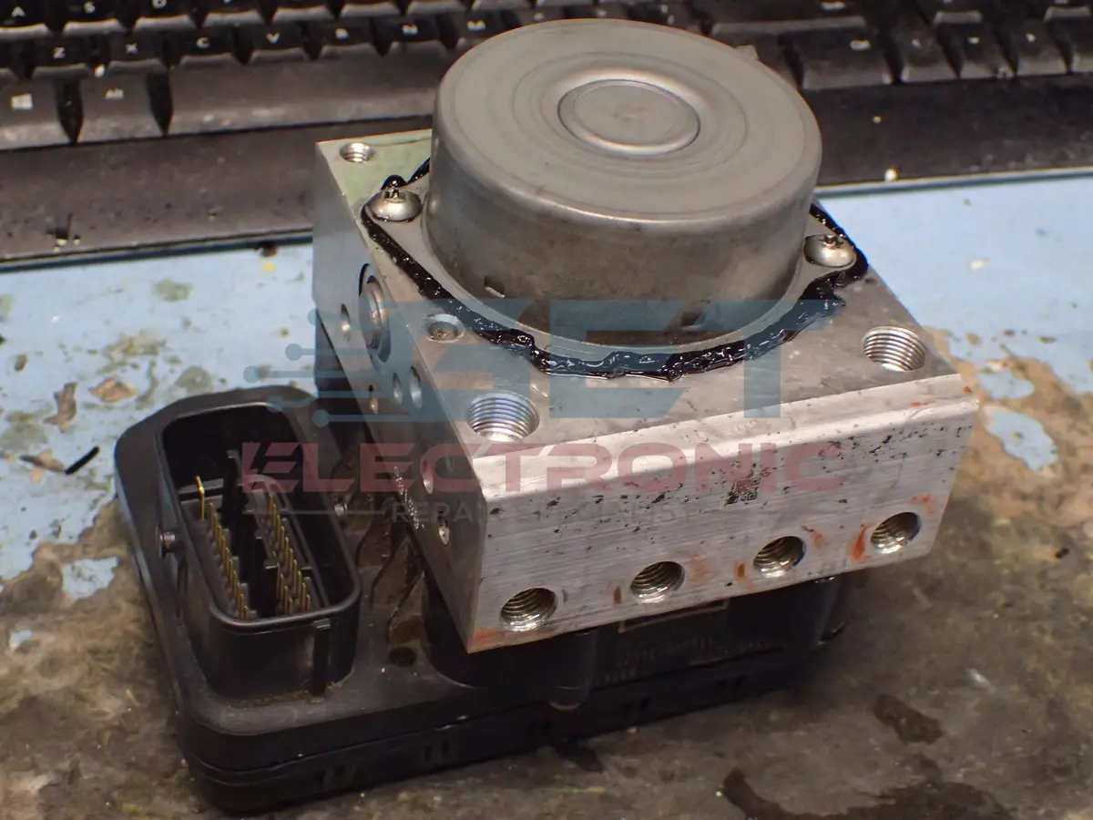 Toyota Vtiz Abs Unit Repair Service - Pump Motor 1