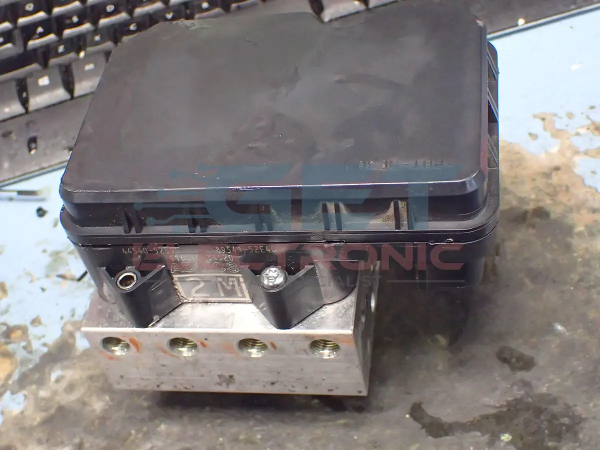 Toyota Vtiz Abs Unit Repair Service - Pump Motor 2