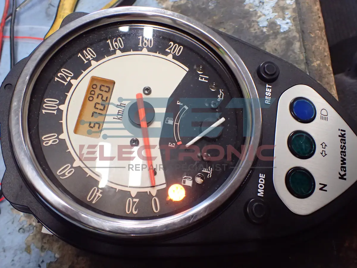 🏍 Kawasaki Vulcan 900 Instrument Cluster Repair – Odometer & Motor Failure 1