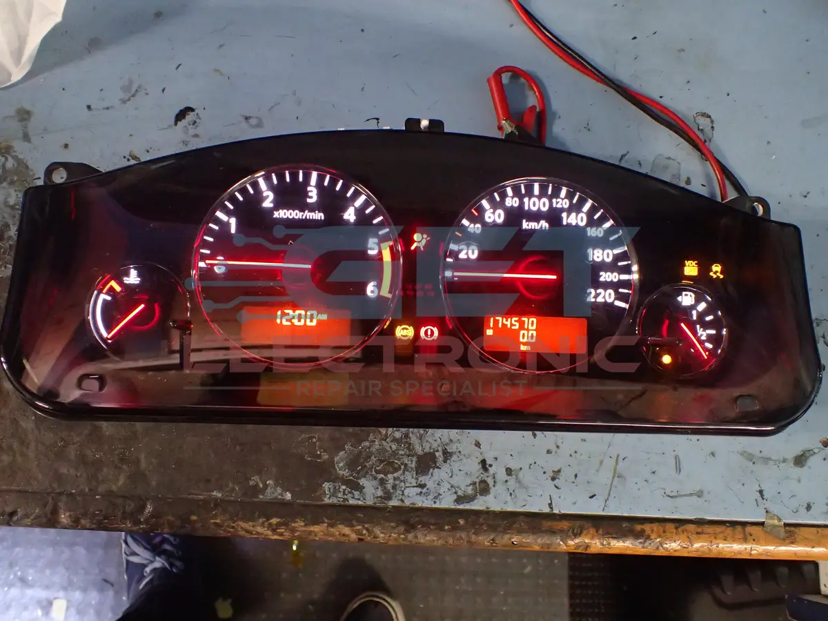 D40 Nissan Navara Instrument Cluster Repair Service. Intermittent Issues. 1