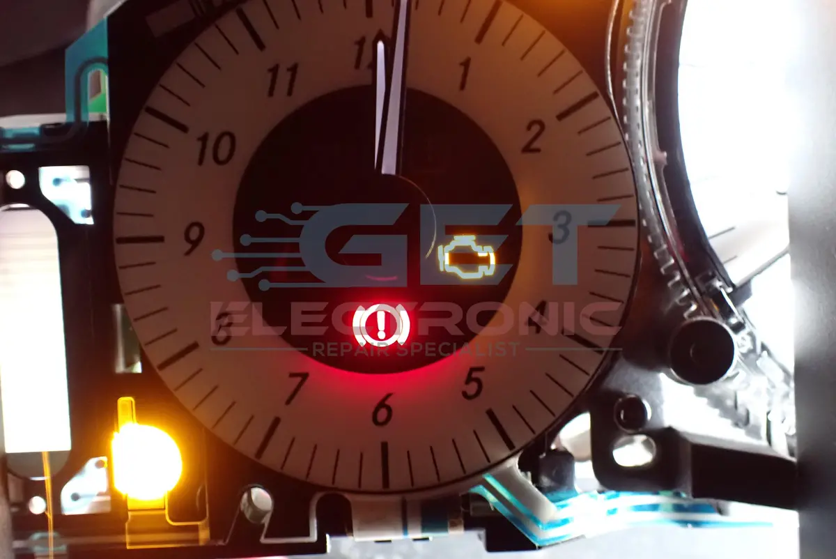 Mercedes W211 Instrument Cluster – No Illumination Repair 1