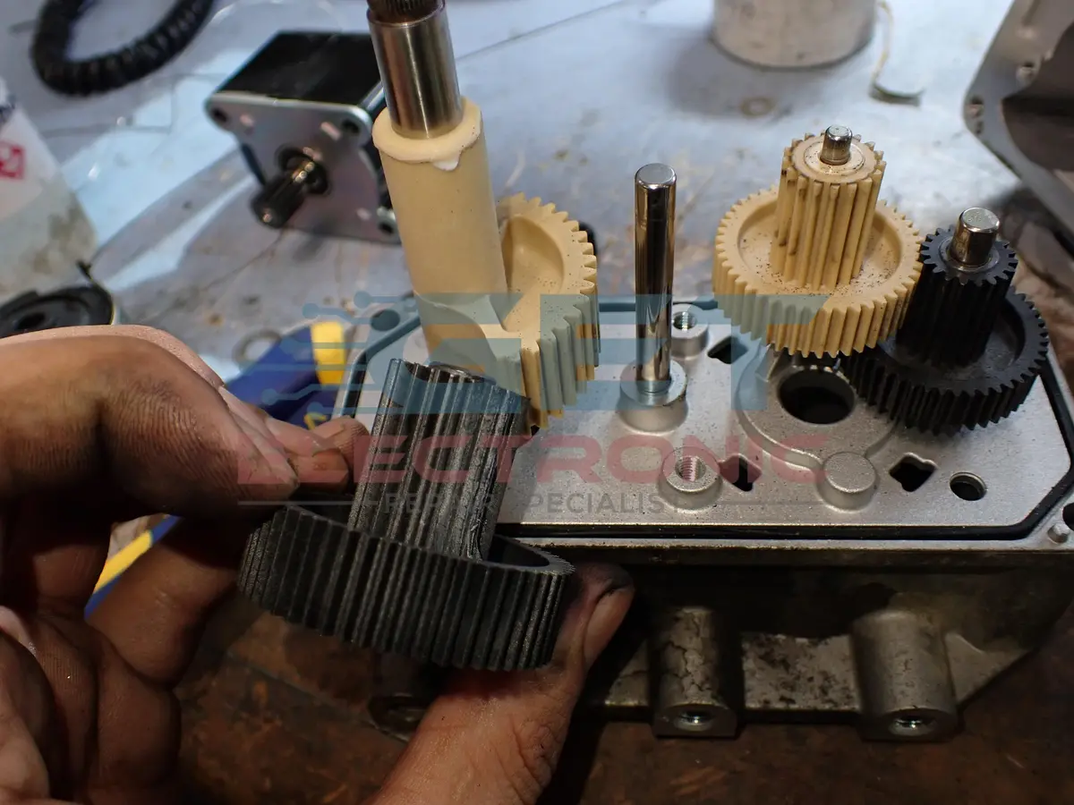 N04 Turbo Actuator  Damaged Gears 1