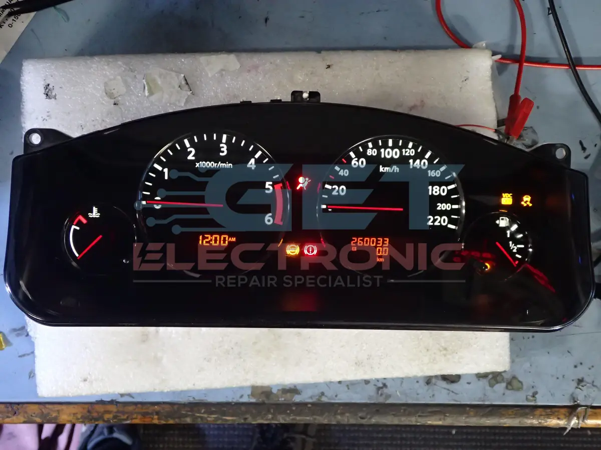 Nissan Navara Instrument Cluster - Back Lighting Failure 2