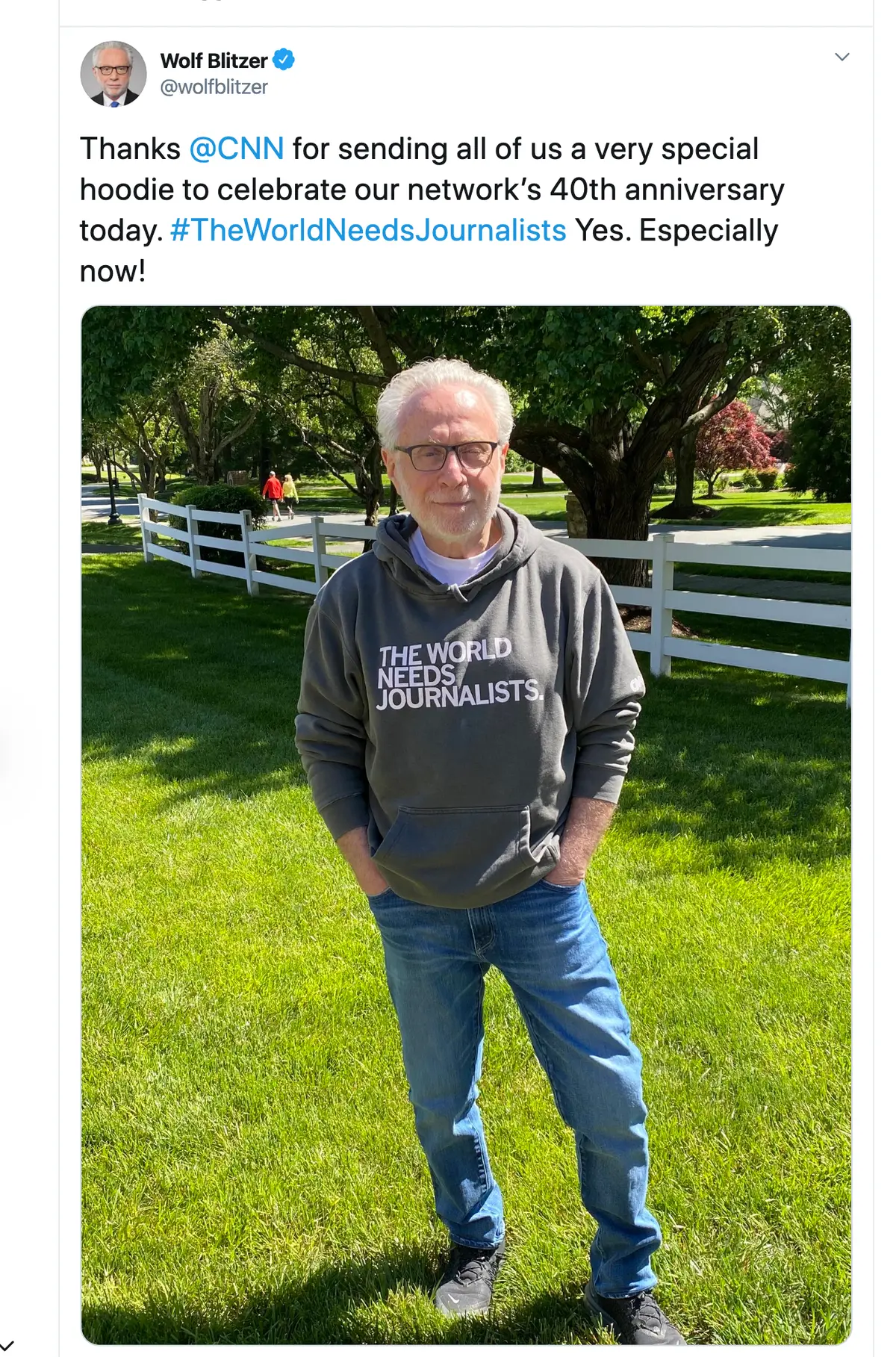The World Needs Journalists Pullover Hoodie 5
