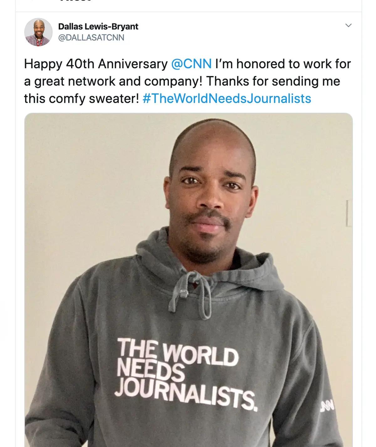 The World Needs Journalists Pullover Hoodie 4