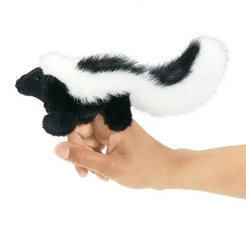 Skunk Finger Puppet 1