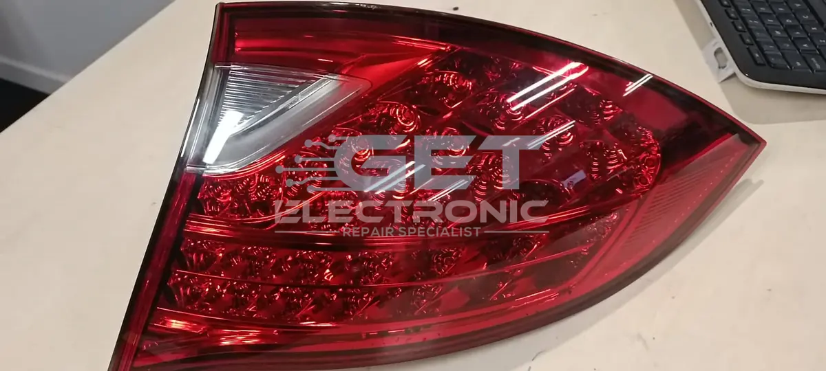 Porsche Cayenne  Tail Light Repair 1