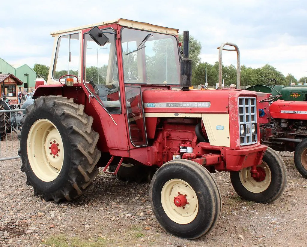 Case Ih International 674 Tractor Official Operator's Manual 1