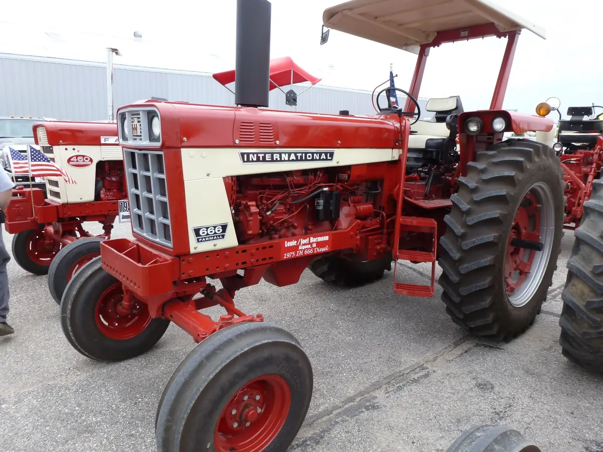 Ih International Harvester 544 656 666 686 Farmall Diesel & Non-Diesel Tractor Service Repair Manual 1