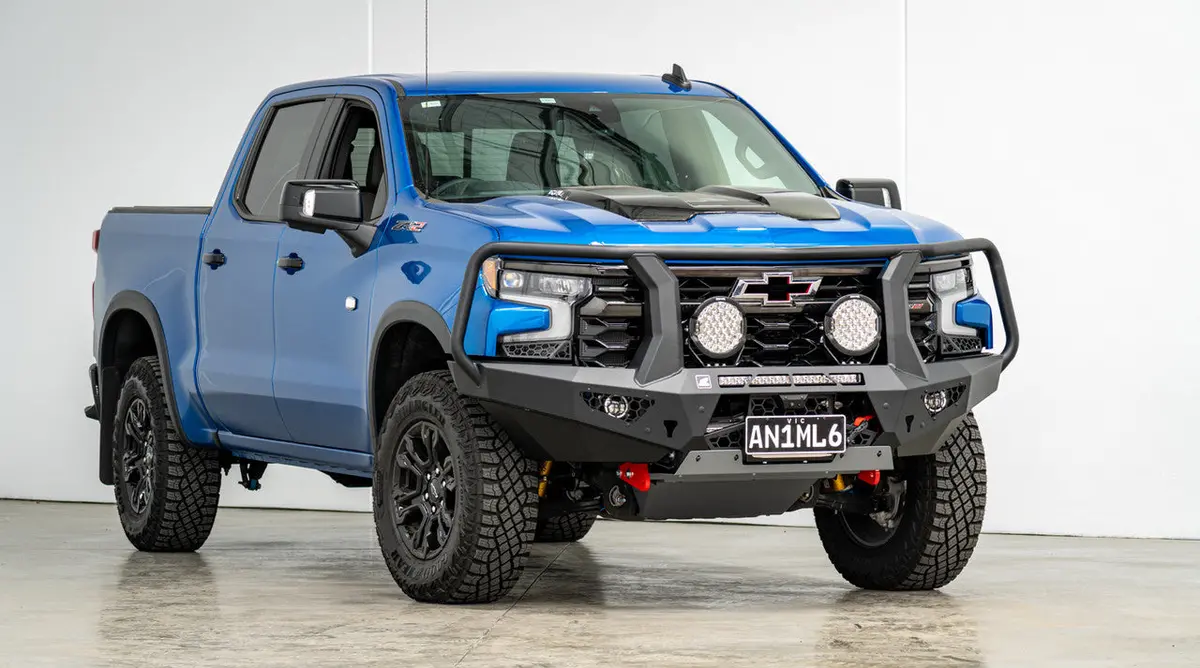 Offroad Animal Toro Bar For Chevrolet Silverado 1500 My23, 2023 On Offroad Animal 22" Slim Led Light Bar / Offroad Animal Fog Light 4" / Offroad Animal Ass Kicker 9" Round Led Light With Side Shooter (Pair) 1