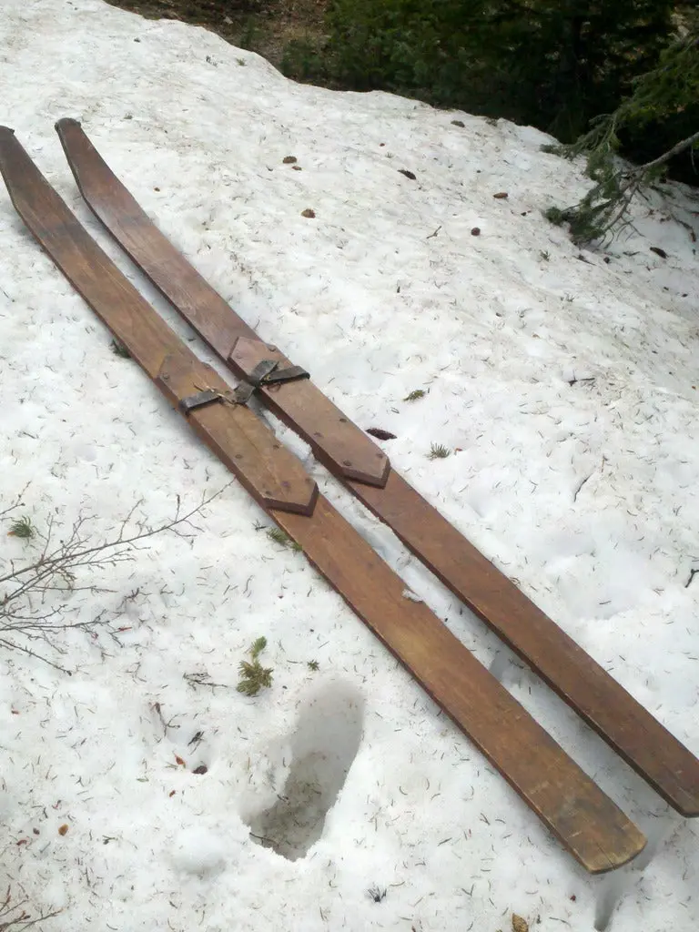 Vintage Skis With Diamond Foot Plate 1