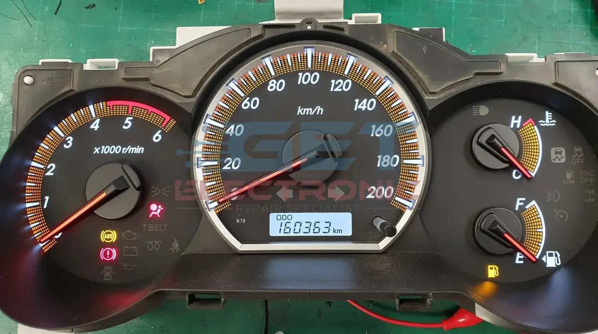 Toyota Hilux Instrument Cluster Repair – Fuel Gauge Issue (2011–2015) 1