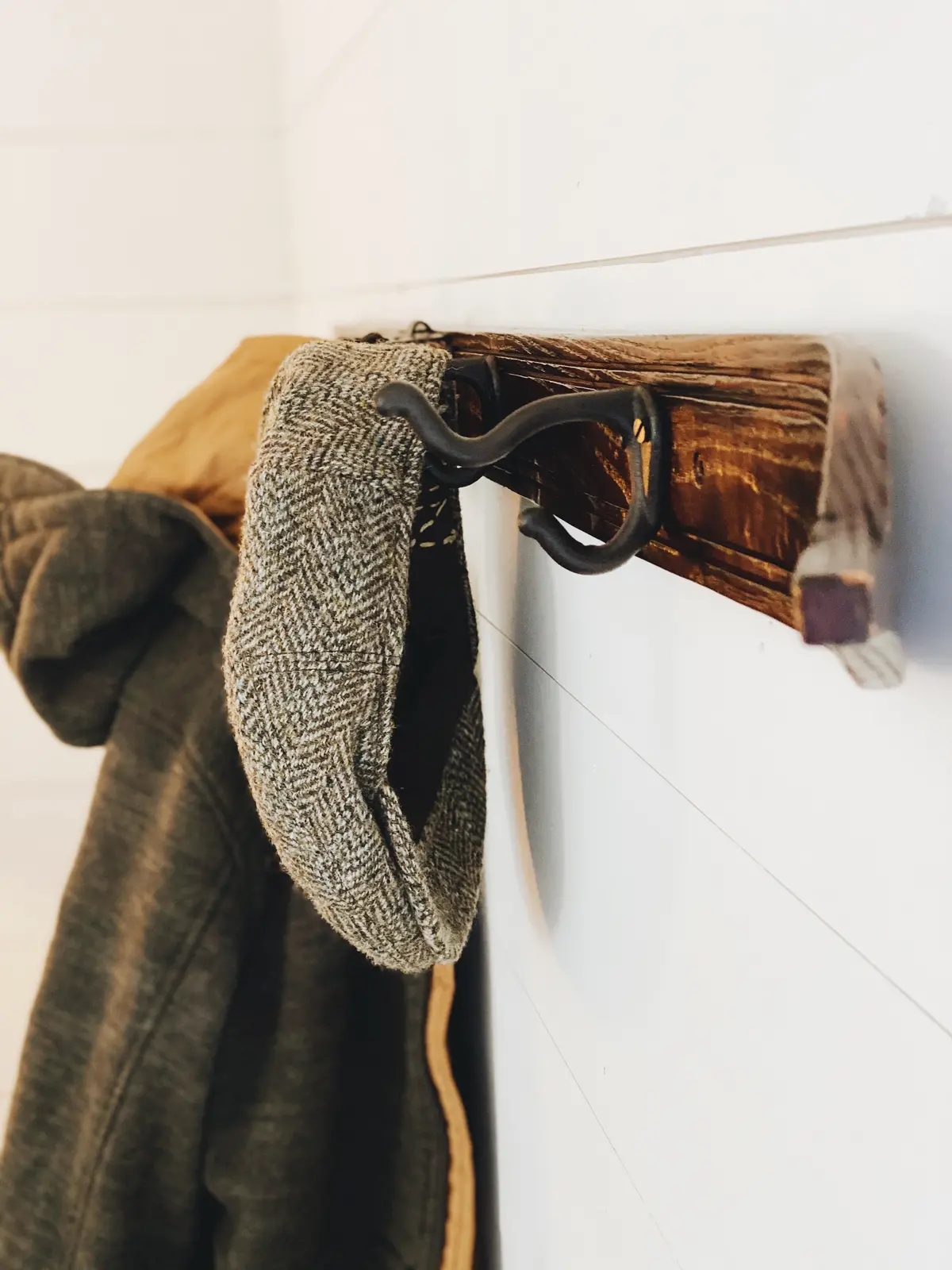 Ski Coat Hooks - Vintage Wall Hanging Ski Coat Rack 1