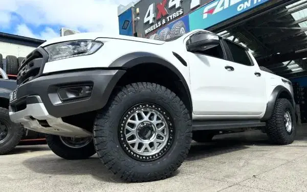 Kmc Grs 549 Machined With Satin Black Lip 17X9 6X139.7 0 Offset 106.10Mm Bore 1