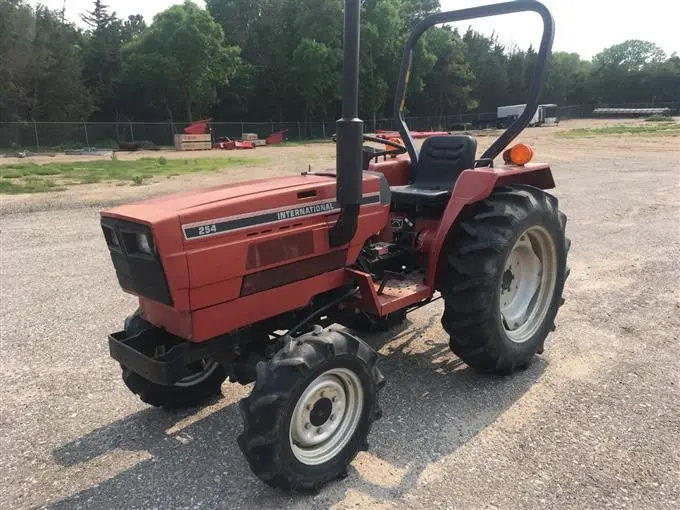 Case Ih 244 & 254 Tractors Official Operator's Manual 1